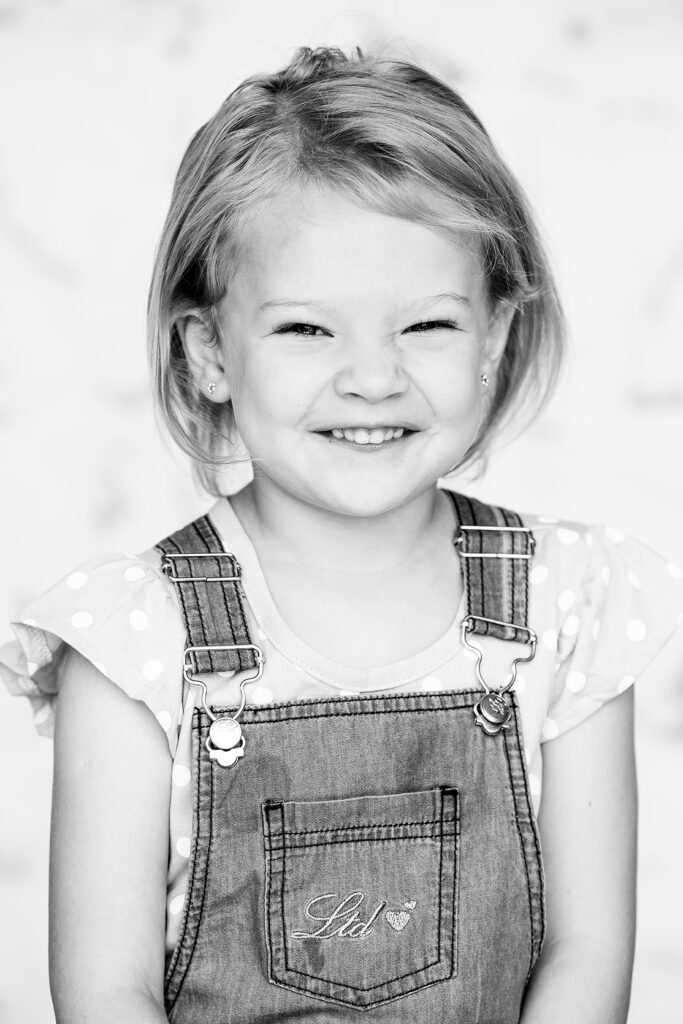 _DSC1723b Trimeless black & white child portrait, smiling toddler on geometric background shot by Kevin Mark Pass